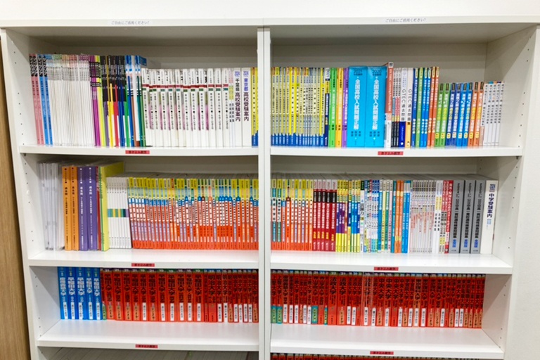 充実の学習環境:ご自由にお使いいただける過去問やテキストをご用意しております。