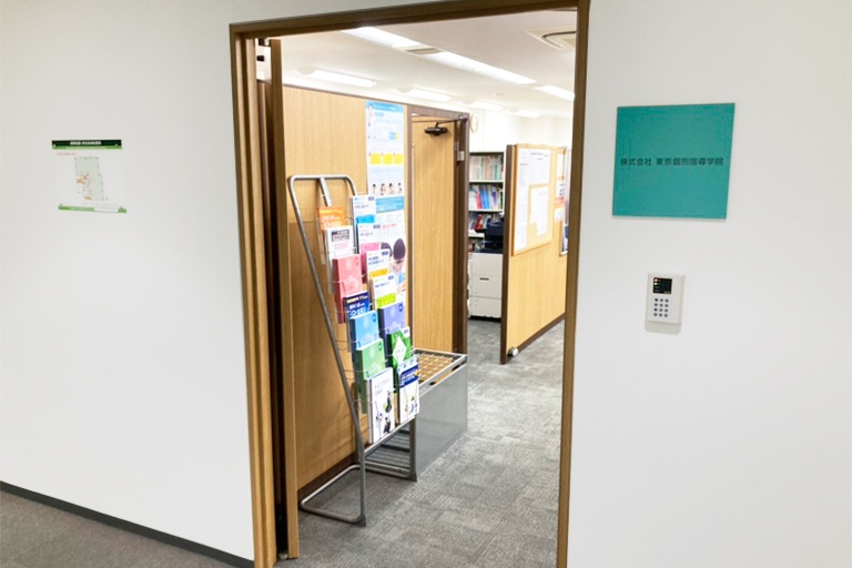 充実の学習環境:エレベーター降りましたら、すぐに教室です。