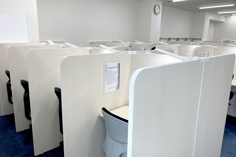 充実の学習環境:静かで集中しやすい自習スペース。