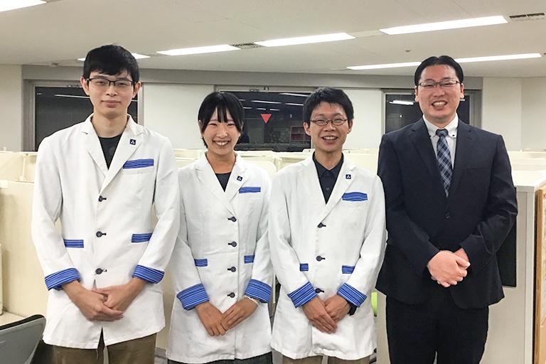 熱意ある講師たち。教室全体でお子さまの学習をサポートします。
