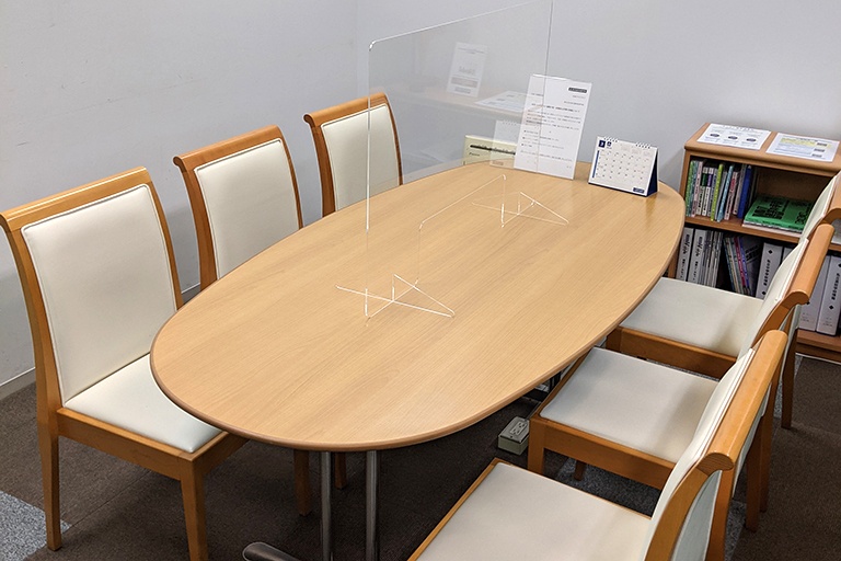 充実の学習環境:個別相談用の面談室です。