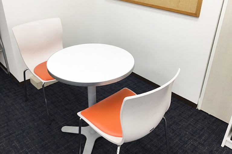 充実の学習環境:ちょっとした相談・質問をしやすいオープンスペース