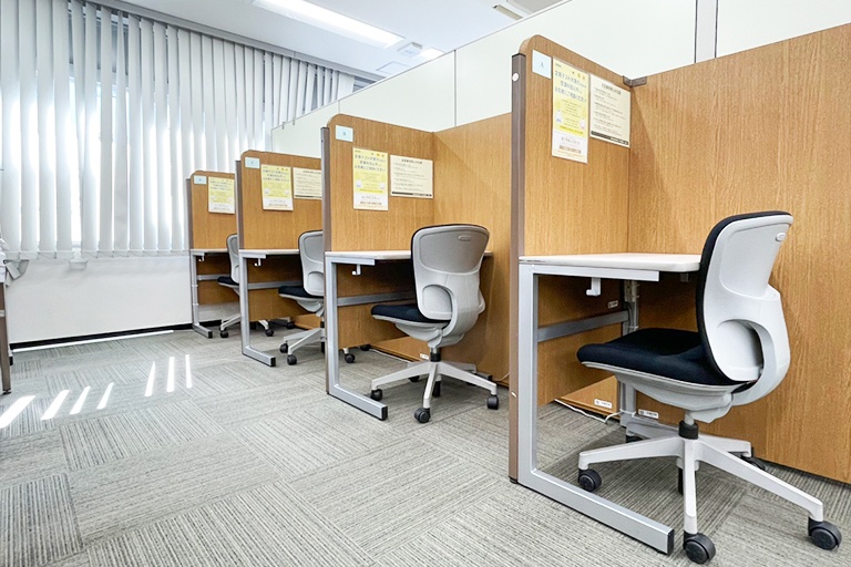 充実の学習環境:無料で使用できる自習席。集中しやすいと評判です。
