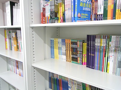 充実の学習環境:対応テキストは十分な種類・量を準備。お子さまの課題や目標に合わせて対応しています。