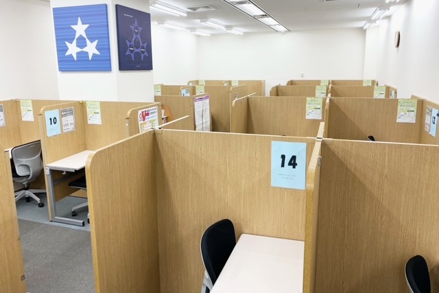 充実の学習環境:パーテーションで1人ずつ区切られているので、自分の勉強に集中できます。