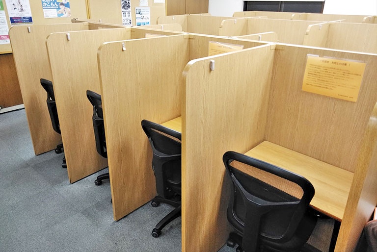 充実の学習環境:静かで集中しやすい自習スペース。