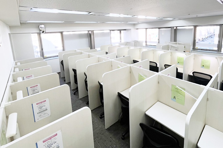 充実の学習環境:無料で使用できる自習席。集中しやすいと評判です。