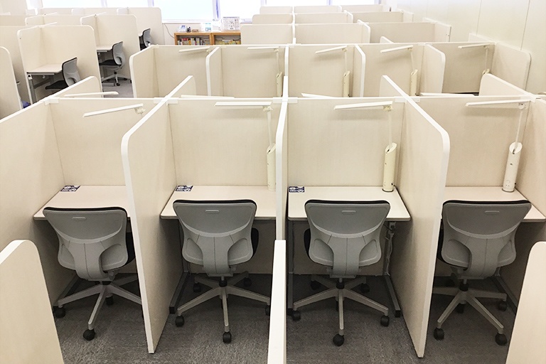 充実の学習環境:静かで集中しやすい自習スペース