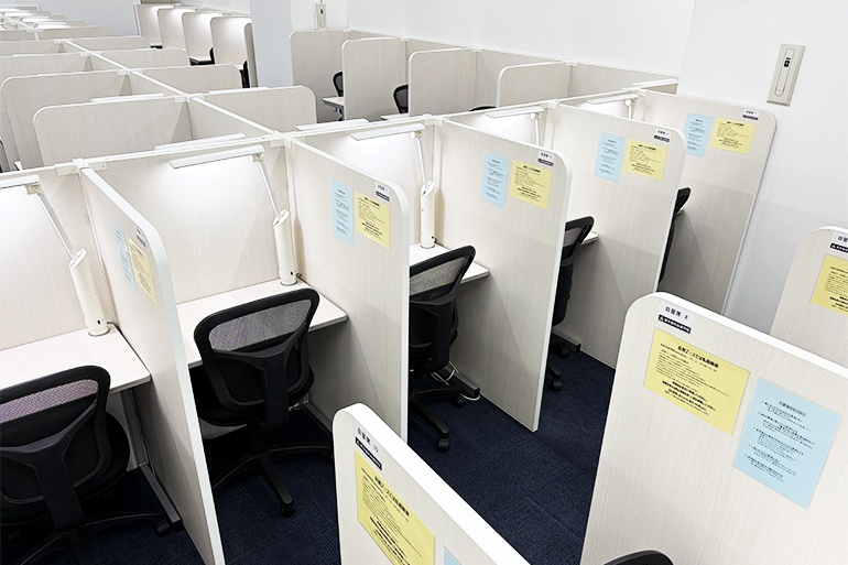 充実の学習環境:静かで集中しやすい自習スペース。