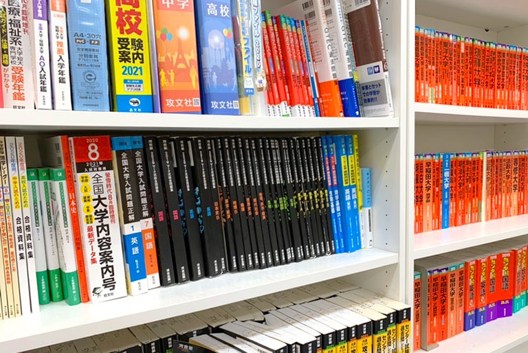 充実の学習環境:対応テキストは十分な種類・量を準備。お子さまの課題や目標に合わせて対応しています。