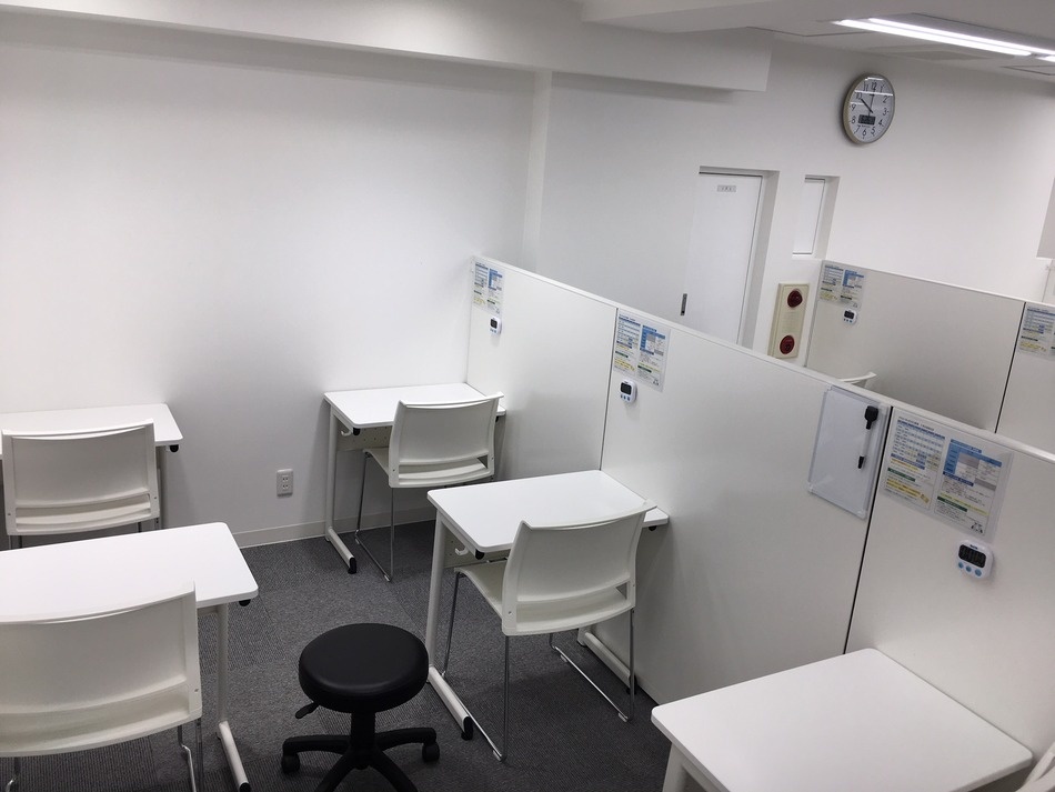 充実の学習環境:新しくきれいで、気持ちよく学習できるレッスンスペースです!