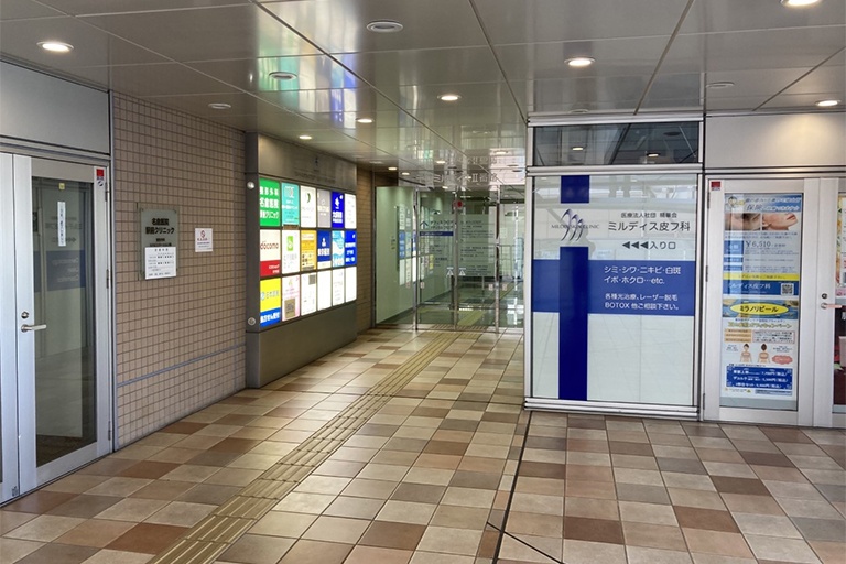 充実の学習環境:テナントビル3階入口。教室はエレベーターで上って5階です。