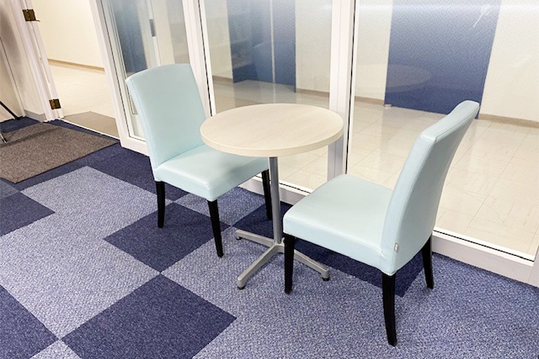 充実の学習環境:オープンな環境のフリースペース。お気軽にご質問・ご相談などをしていただけます。