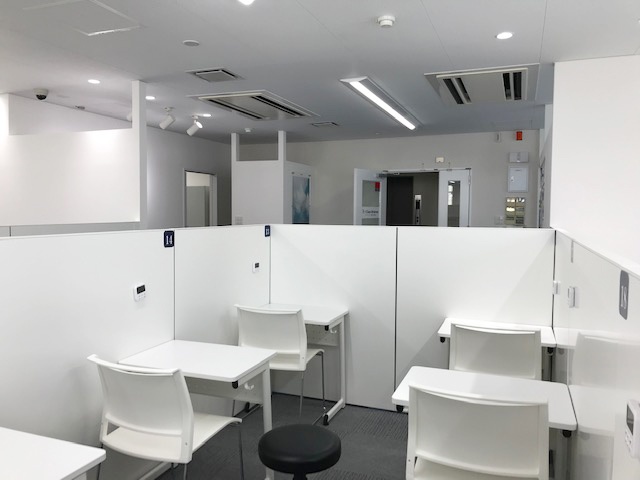 充実の学習環境:清潔感、集中できる空間を重視した教室です。