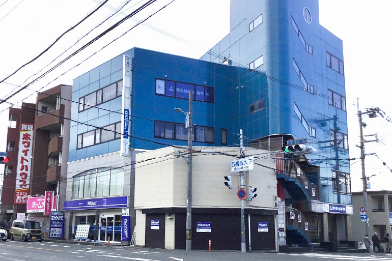 石橋阪大前教室の外観