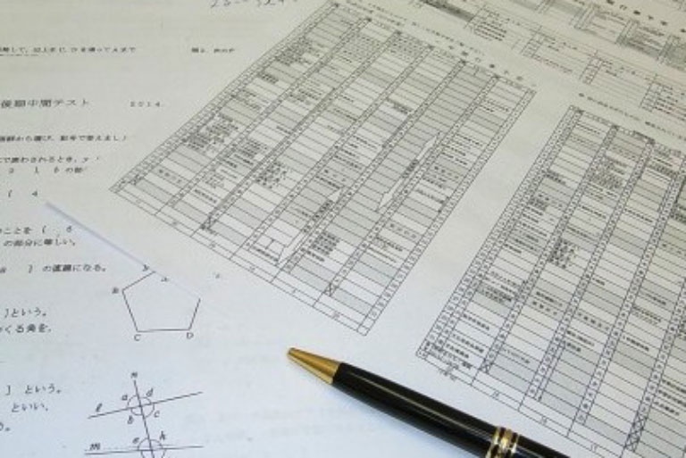 充実の学習環境:二俣川教室では、近隣学校の定期テストや学校情報を把握。最適な指導につなげています。