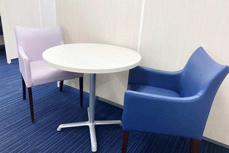 充実の学習環境:オープンな環境のフリースペース。お気軽にご質問・ご相談などをしていただけます。