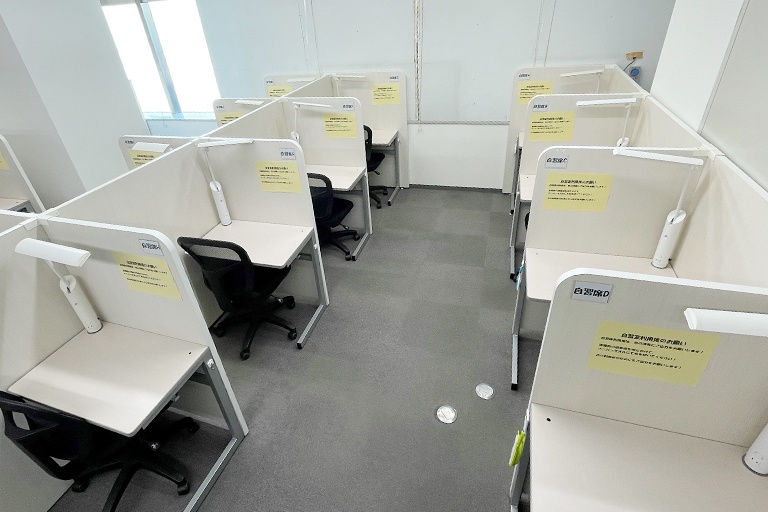 充実の学習環境:無料で使用できる自習席。集中しやすいと評判です。