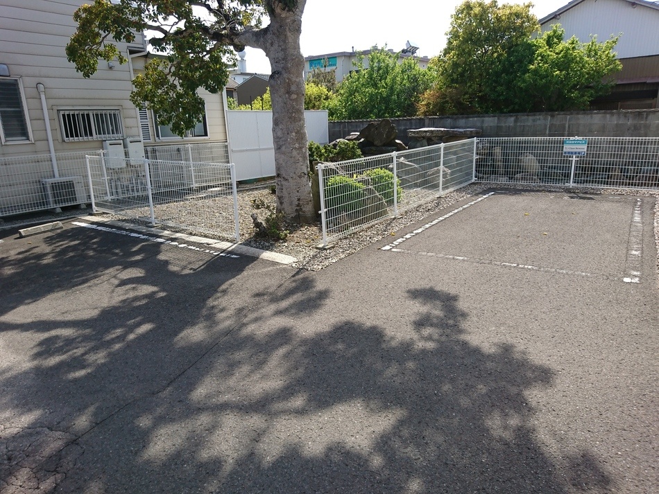 充実の学習環境:進研ゼミ個別指導教室の建物横に駐車場もありますのでお車での送迎も可能です!