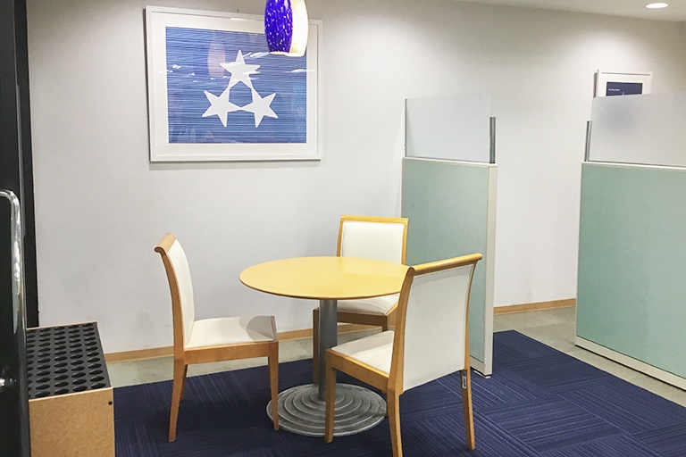 充実の学習環境:オープンな環境のフリースペース。お気軽にご質問・ご相談などをしていただけます。