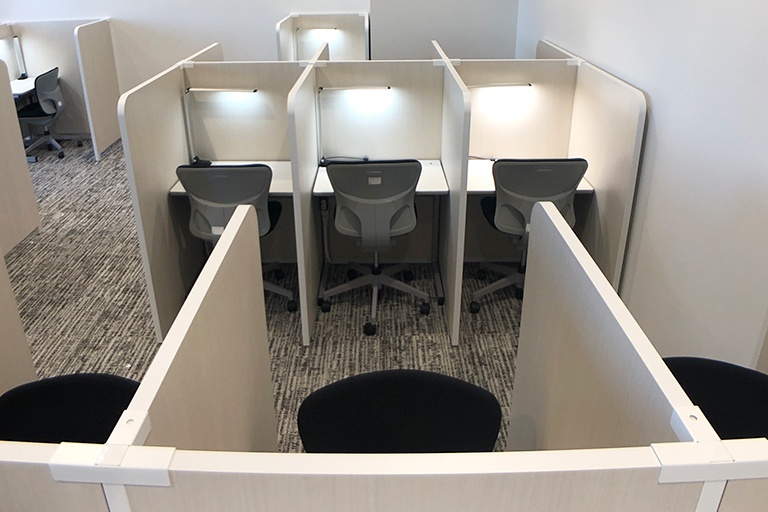 充実の学習環境:静かで集中しやすい自習スペース。