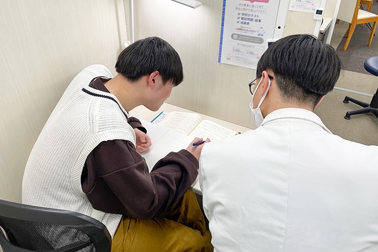 充実の学習環境:1人ひとりに合った学習計画を基に指導しています。