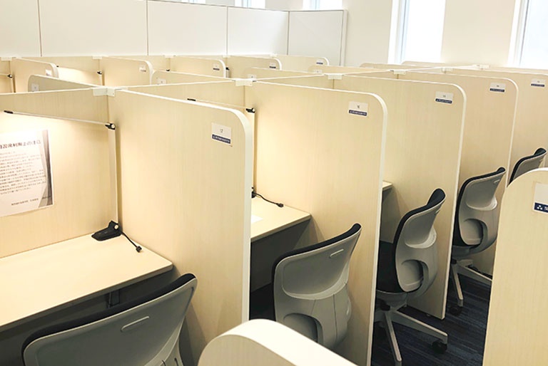 充実の学習環境:静かで集中しやすい自習スペース。