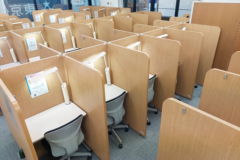 充実の学習環境:静かで集中しやすい自習スペース。