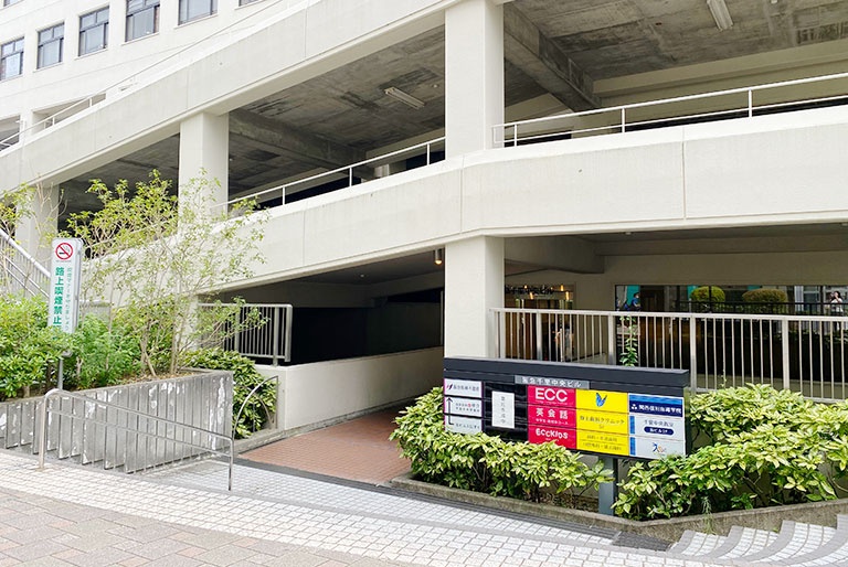 充実の学習環境:千里中央駅近くの通いやすい立地です。