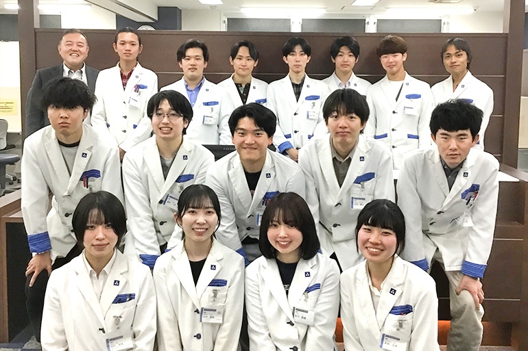 先生たちはお子さまの目標達成のために、日々一生懸命サポートさせていただきます。