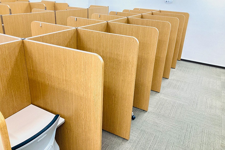 充実の学習環境:無料で使用できる自習席。集中しやすいと評判です。
