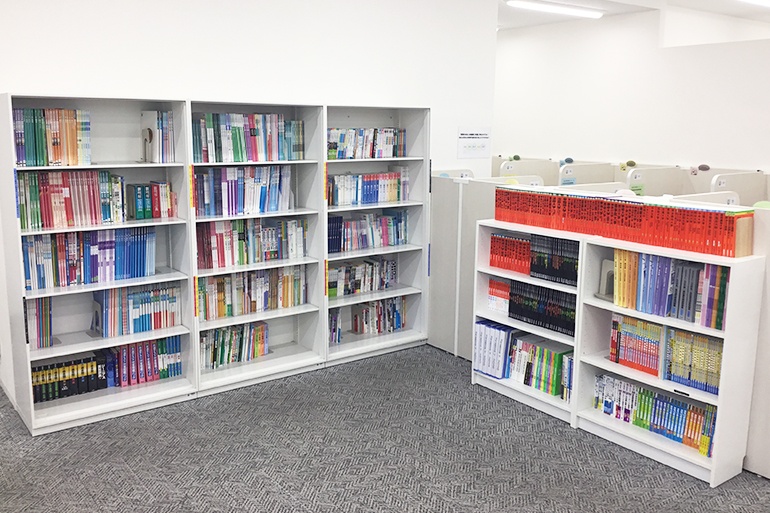 充実の学習環境:対応テキストは十分な種類・量を準備。武蔵中原周辺の学校でお使いの教科書も対応可能です。