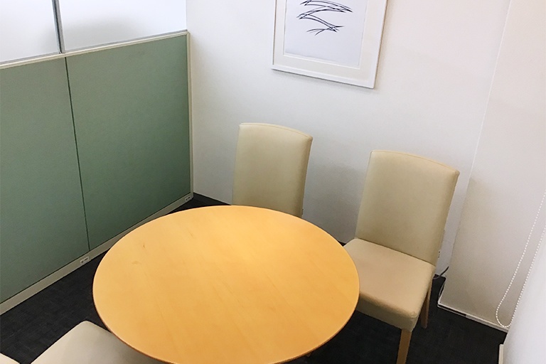 充実の学習環境:個別相談用の面談スペース。学習相談や進路相談などいつでも可能です。