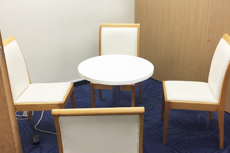 充実の学習環境:自習の際に、質問するスペースもございます。