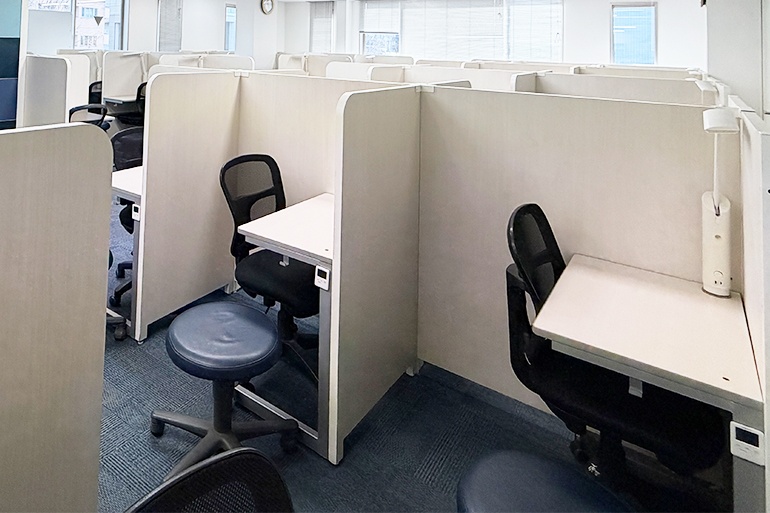 充実の学習環境:授業は先生1名につき生徒2名までの個別指導。きめ細かな指導で着実に力を伸ばします。