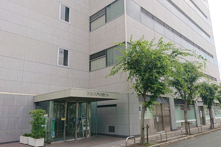 充実の学習環境：八戸ノ里駅近くの通いやすい立地です。