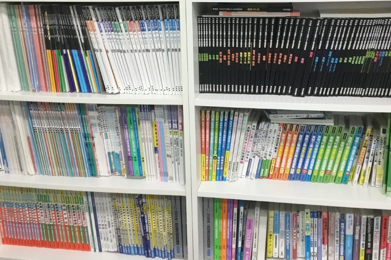 充実の学習環境:多様なテキストをご用意し、お子さまに最適なものをご提案しています。