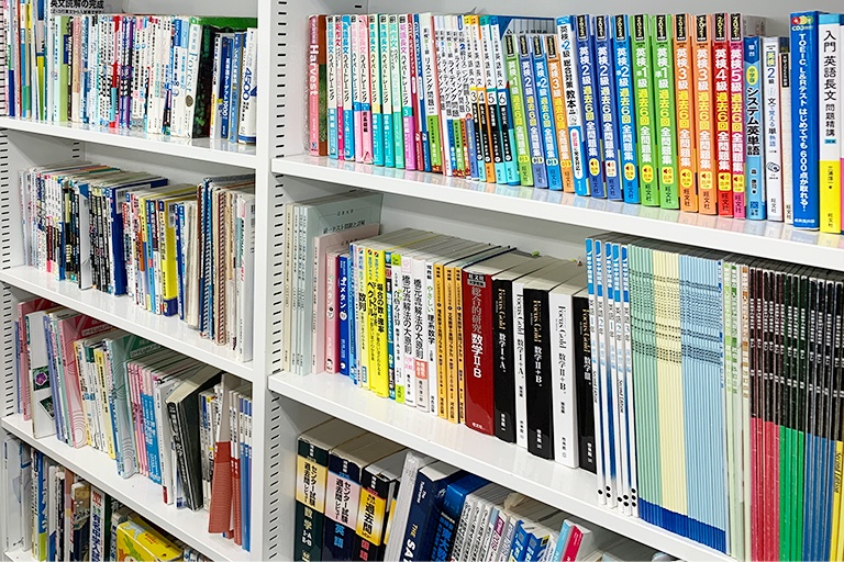 充実の学習環境:対応テキストや問題は、多種多様。お子さまの課題や目標に合わせて対応しています。
