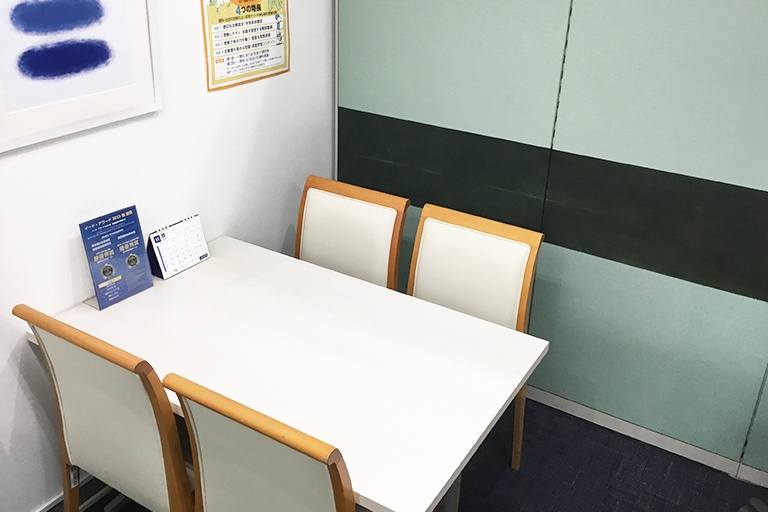 充実の学習環境:個別相談用の面談室。最適な学習方法や志望校のご提案などを行っています。