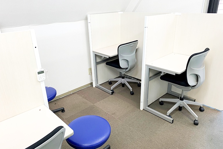 充実の学習環境:自習ができる席もご用意しています。集中しやすいと評判です。