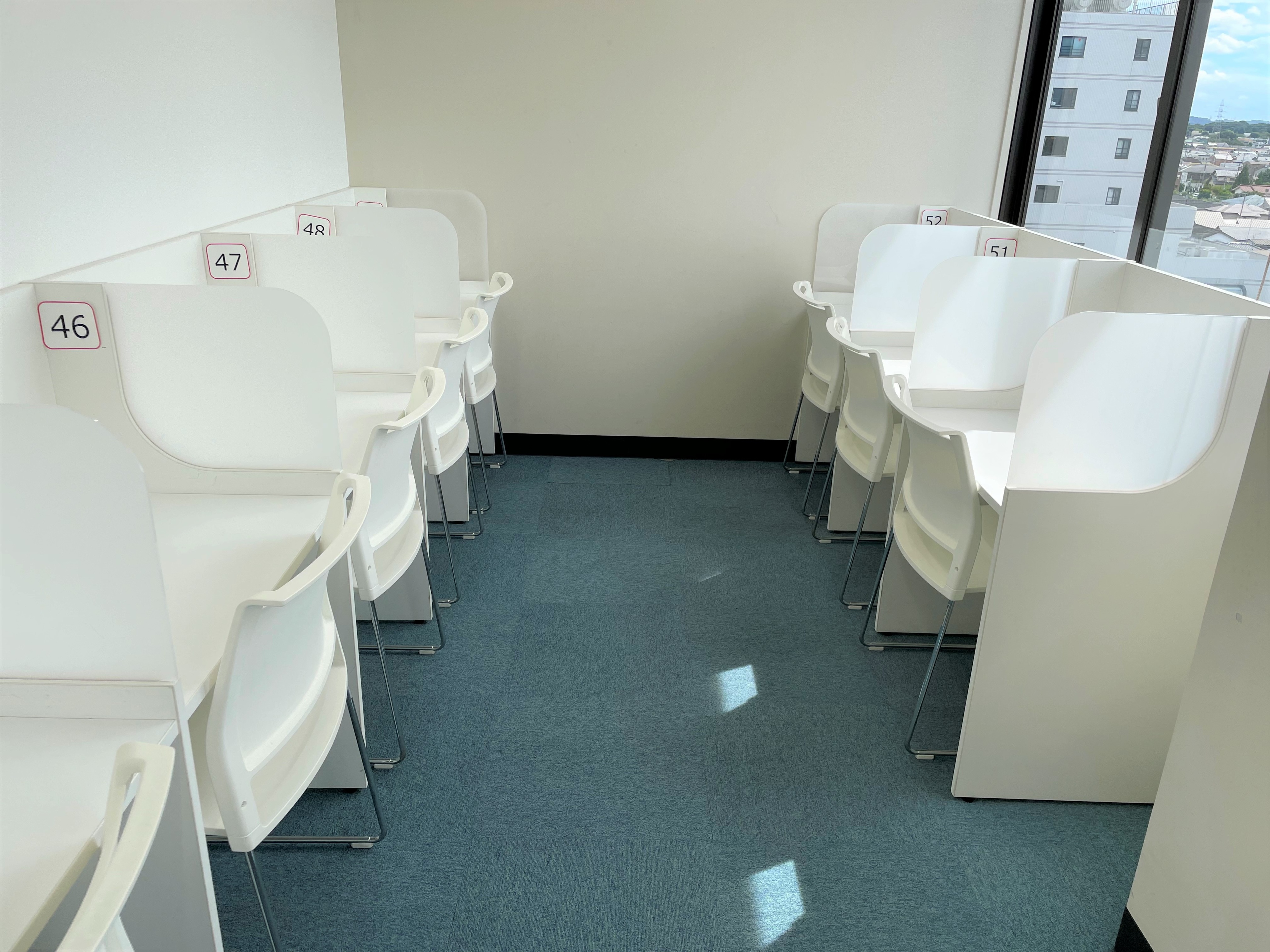 充実の学習環境:自習室は、開室時間中はいつでもご利用いただけます。