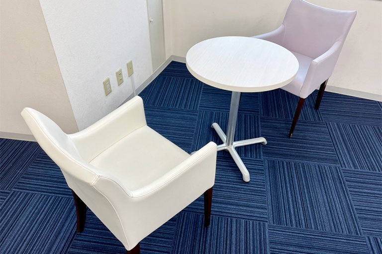 充実の学習環境:ちょっとした相談・質問をしやすいオープンスペースもございます。