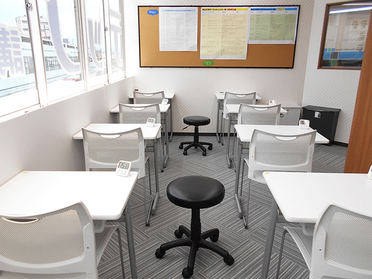 充実の学習環境:キレイなレッスンブースで勉強法をお伝えします。