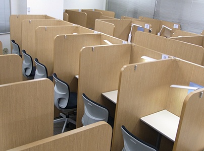 充実の学習環境:静かで集中しやすい自習スペース。