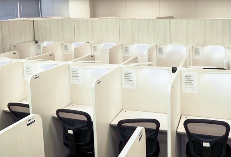 充実の学習環境:無料で使用できる自習席。集中しやすいと評判です。