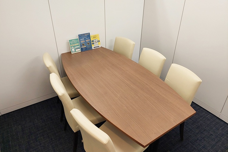 充実の学習環境:お子さまの学習相談を行う面談スペースです。お気軽にご相談ください。