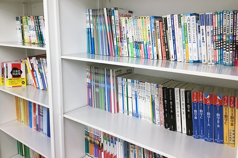 充実の学習環境:多様なテキストをご用意し、お子さまに最適なものをご提案しています。