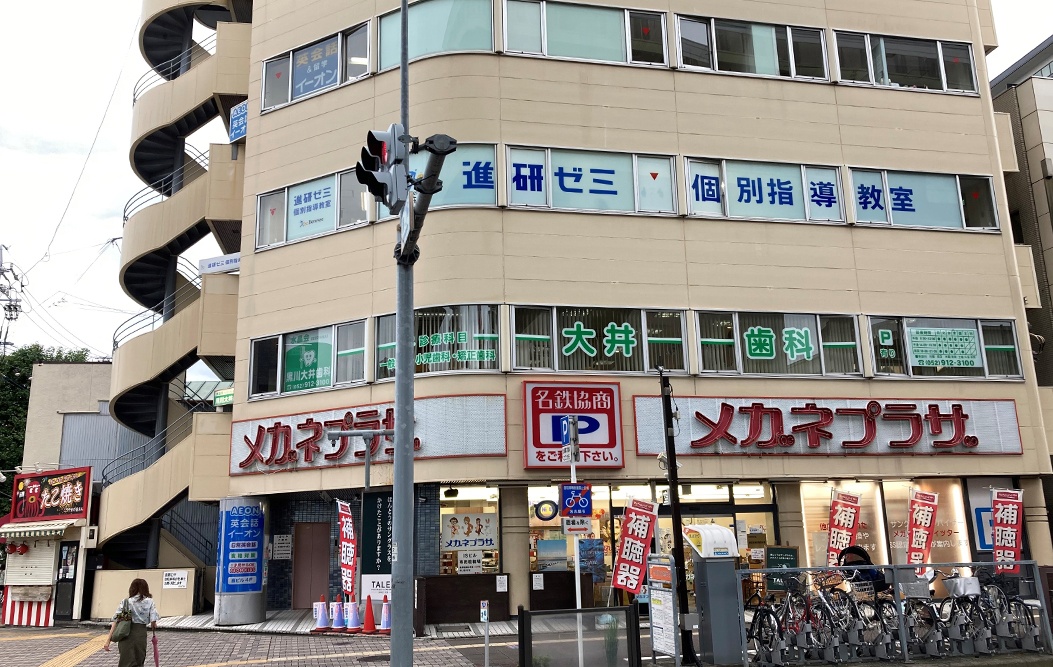 充実の学習環境:場所はメガネプラザさんがあるビルの3Fです。