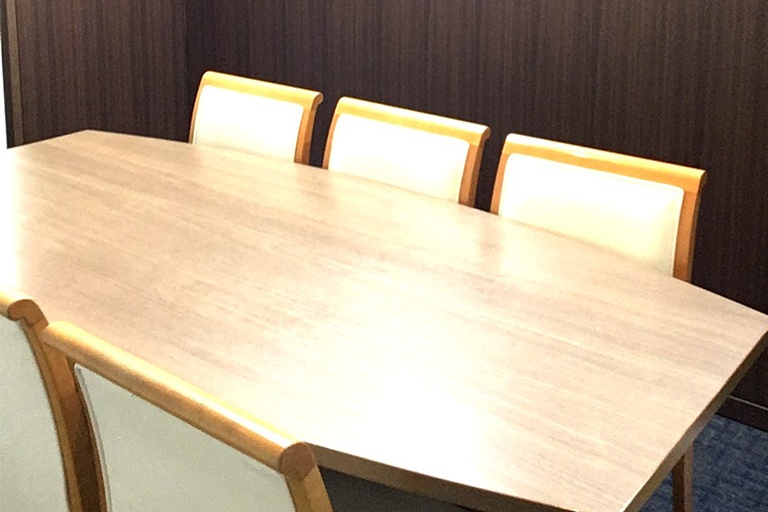 充実の学習環境:面談ブースです。勉強の計画や悩み、進路相談などを先生とおこないます。
保護者さまとの定期的な面談も実施いたします。