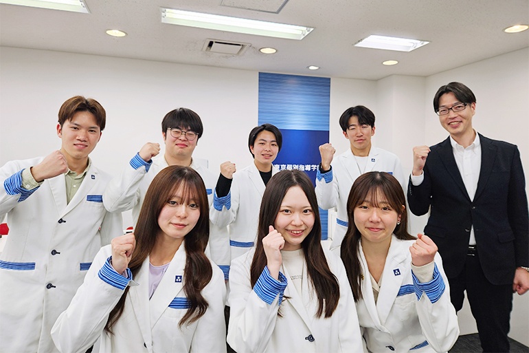 熱意ある先生たち。教室全体でお子さまの学習をサポートします。